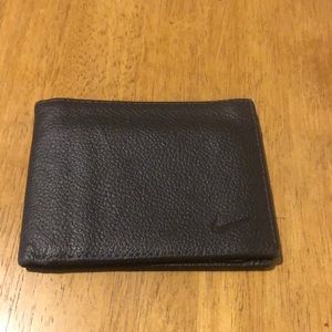 Men’s Nike wallet, brown.